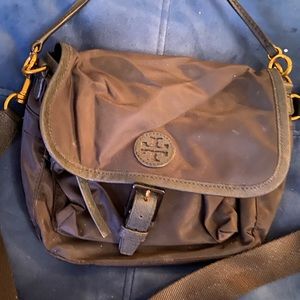 Tory Burch crossbody in black!